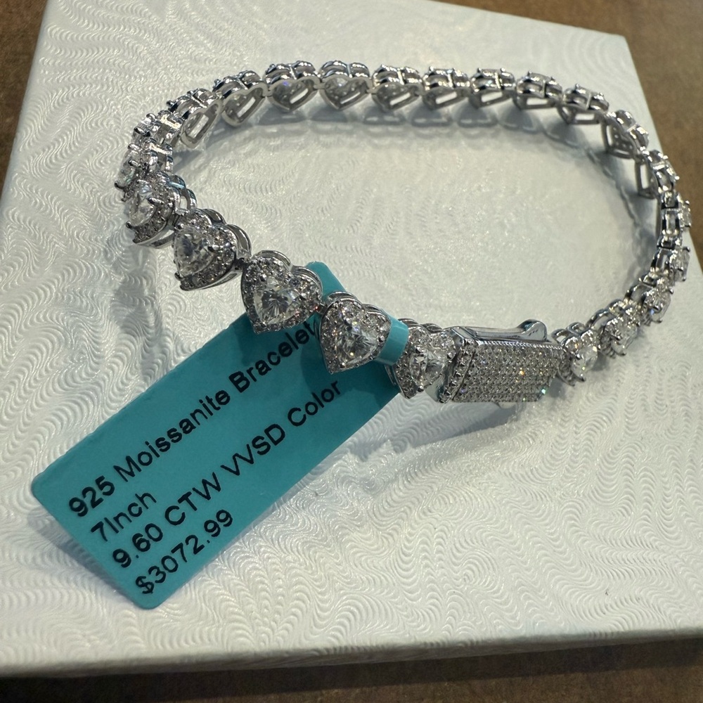 925 sterling Silver stamped 7” Heart shaped Bracelet w/Moissanite 100% a…